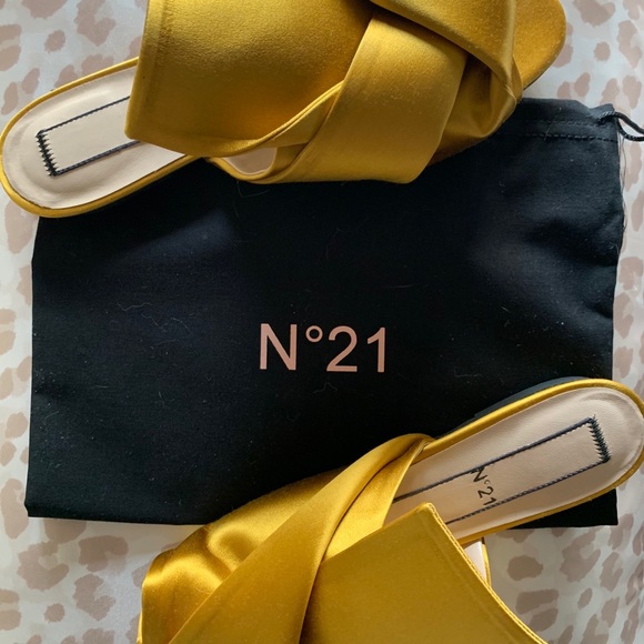 No. 21 satin structural flats - Picture 7 of 10